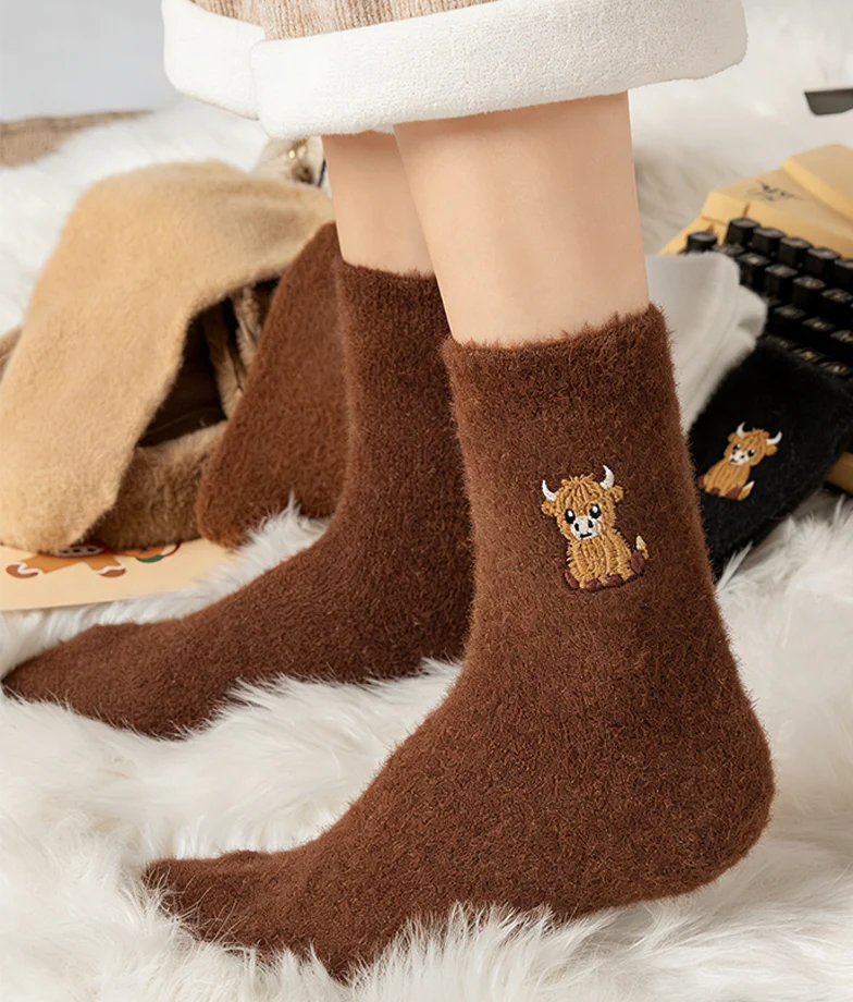 🔥Chaussettes douillettes brodées pour femmes avec motif de vache des Highlands - Image 9