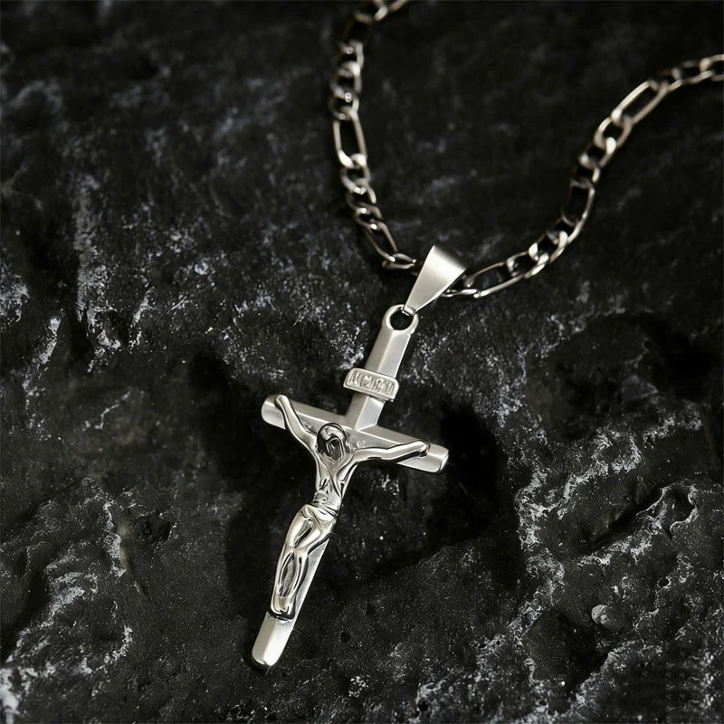 ✝️ 60% DE RÉDUCTION ! ✨ Collier Crucifix en Or – Motif INRI Détaillé, Chaîne Figaro Ajustable & Finition Éclatante 💛 - Image 11