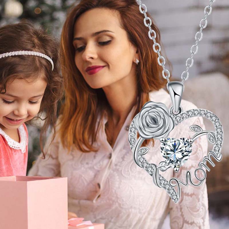 đąđą70 % DE RĂDUCTION !! â°Collier pendentif « Mom » avec cĆur en rose