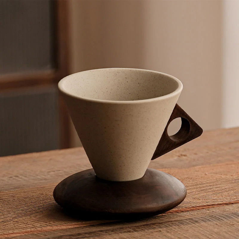 Tasse à café vintage avec anse en bois et soucoupe - Image 11